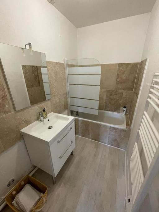 Appartement Avec Terrasse, Parking Gratuit Périgueux المظهر الخارجي الصورة
